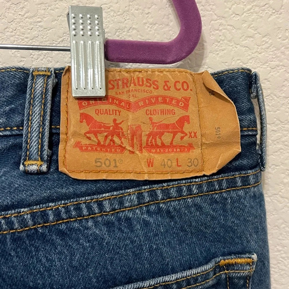 501 Levi’s Dark Wash with Button Up Waist - Picture 4 of 5